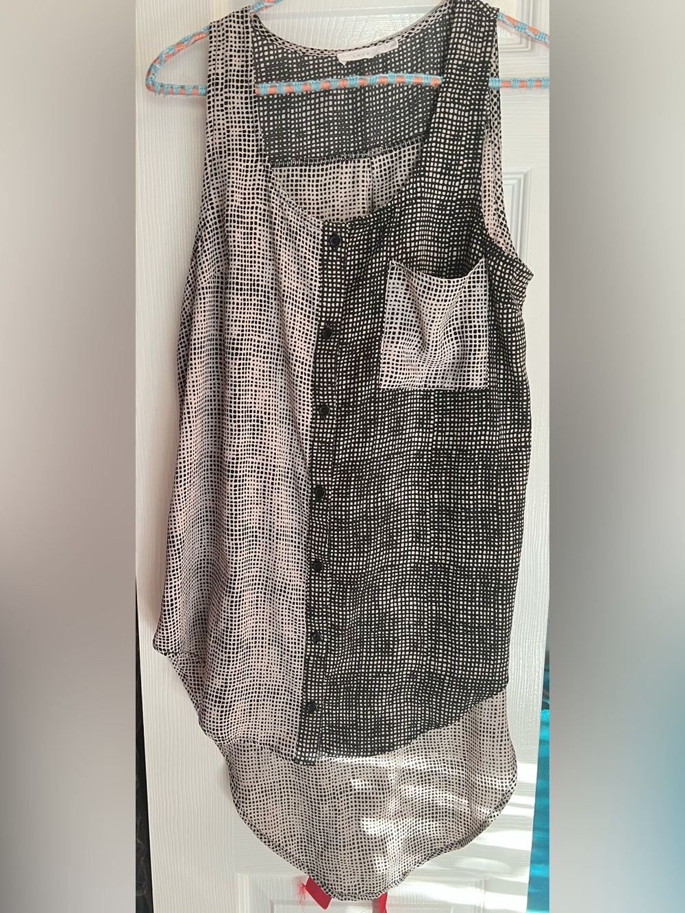 Flowy pattern Lush top - Picture 2 of 5